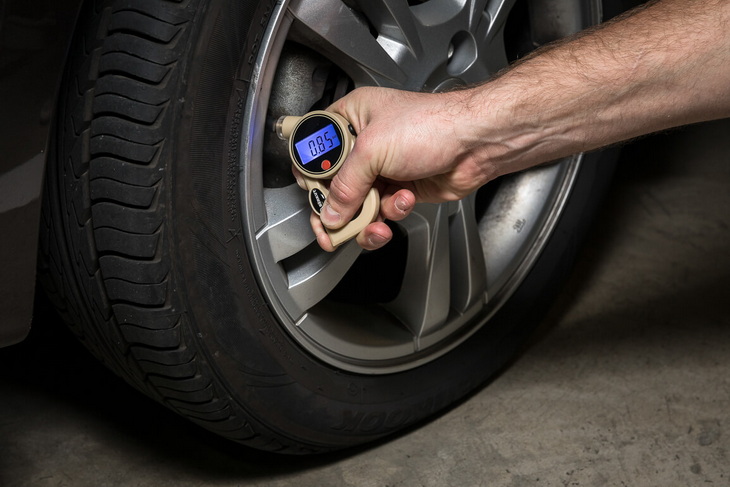 Как часто проверять давление в шинах автомобиля