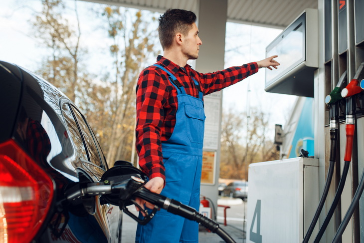 Почему нельзя заливать полный бак бензина на заправках