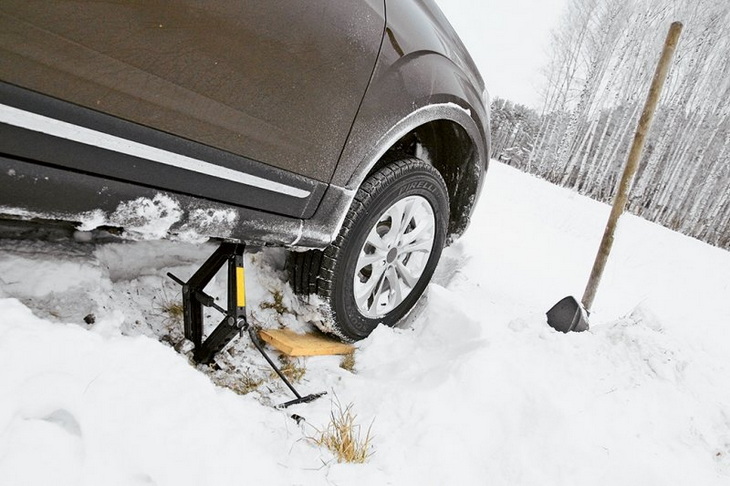 Что делать если машина забуксовала в снегу