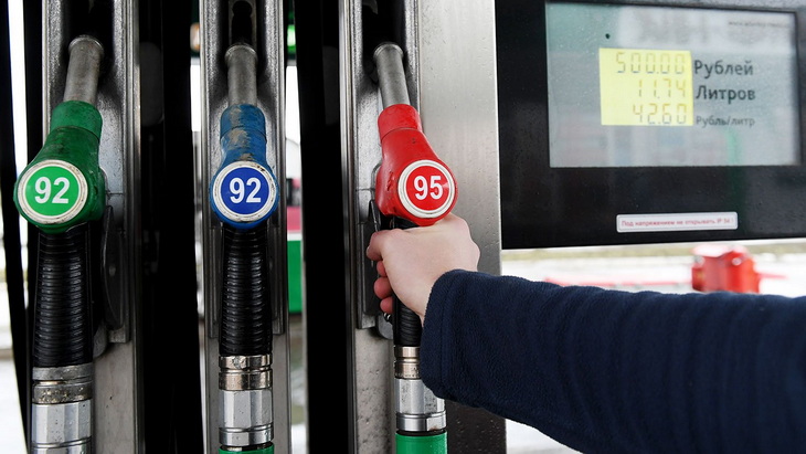 Почему бензин продают в литрах